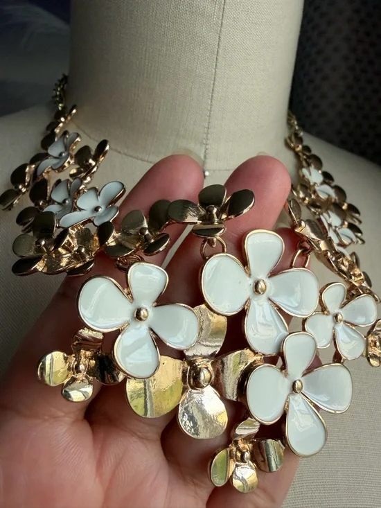 Fashion Elegant Gold & White Enameled Floral Bib 16” + 3” Extension Necklace - Picture 5 of 17